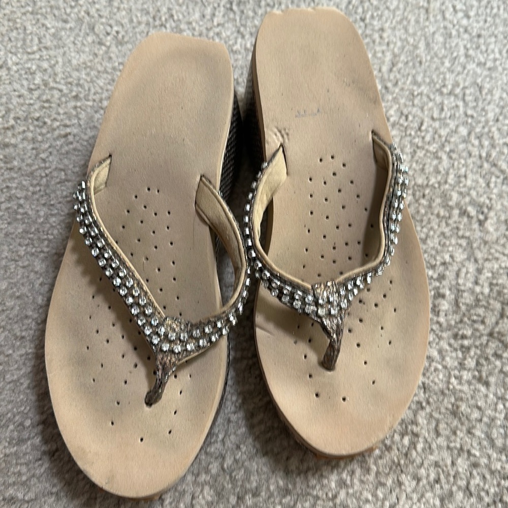 Hardly worn blingy flipflops hardly worn